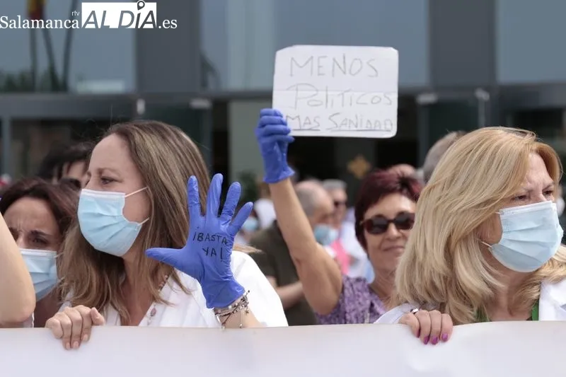  Concentración de la Junta de Personal del área de Salud de Salamanca, a la puerta del Hospital Universitario. Foto de David Sañudo