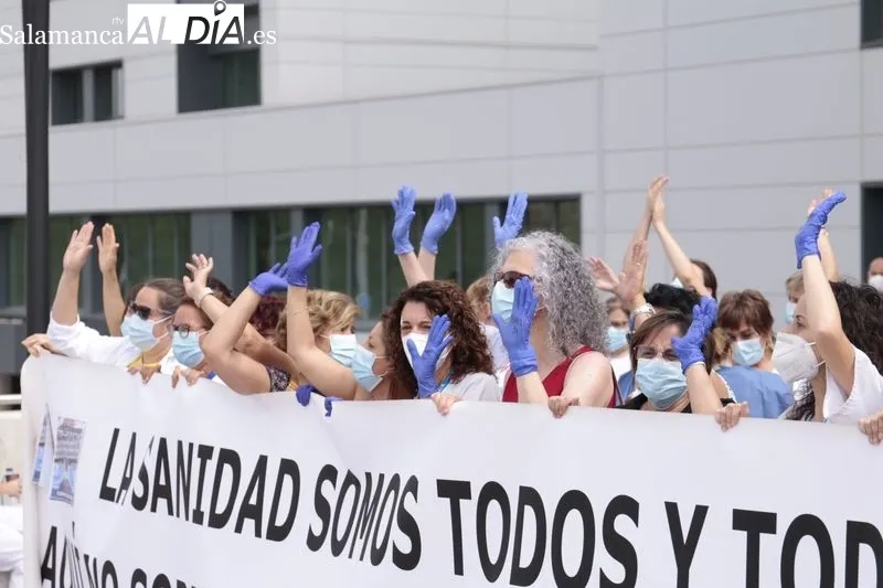  Concentración de la Junta de Personal del área de Salud de Salamanca, a la puerta del Hospital Universitario. Foto de David Sañudo