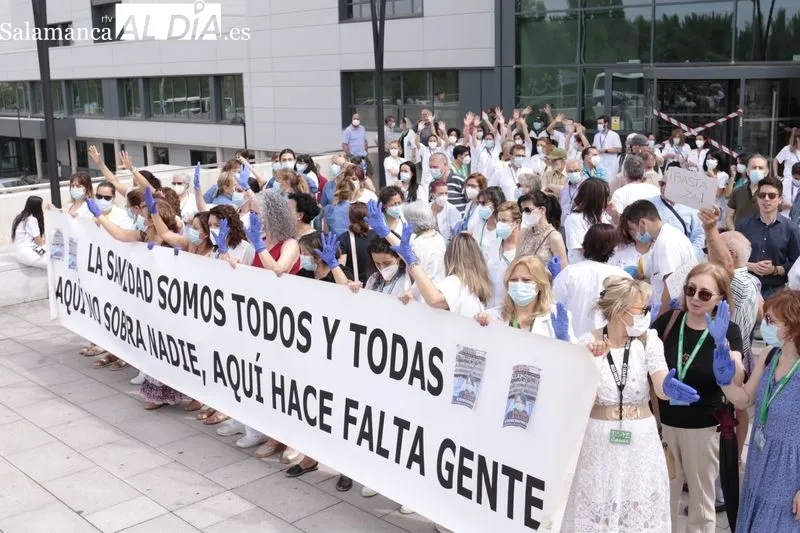  Concentración de la Junta de Personal del área de Salud de Salamanca, a la puerta del Hospital Universitario. Foto de David Sañudo