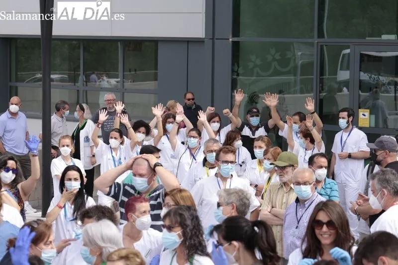  Concentración de la Junta de Personal del área de Salud de Salamanca, a la puerta del Hospital Universitario. Foto de David Sañudo