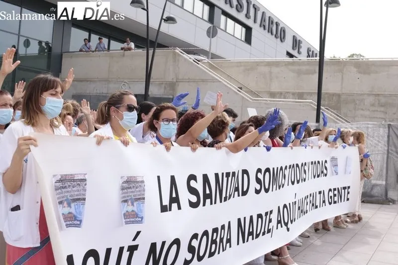  Concentración de la Junta de Personal del área de Salud de Salamanca, a la puerta del Hospital Universitario. Foto de David Sañudo