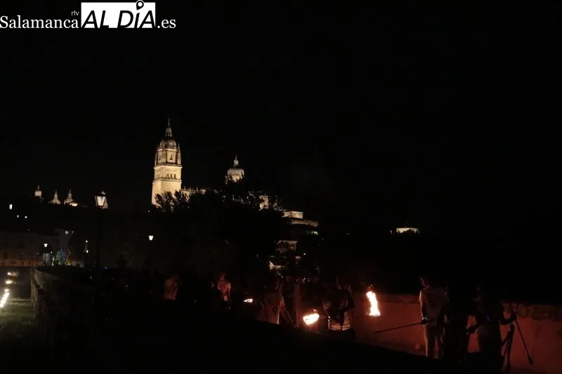 Espectáculo nocturno 'Navegando en barcos de fuego' 