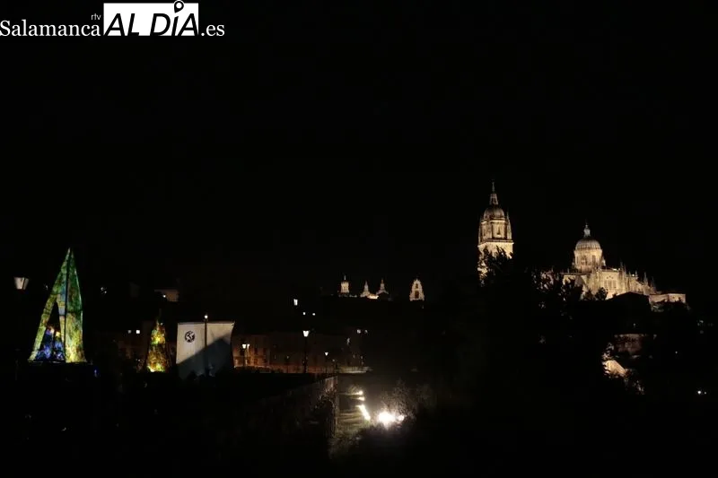 Espectáculo nocturno 'Navegando en barcos de fuego' 