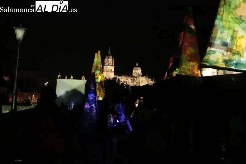 Espectáculo nocturno 'Navegando en barcos de fuego' 