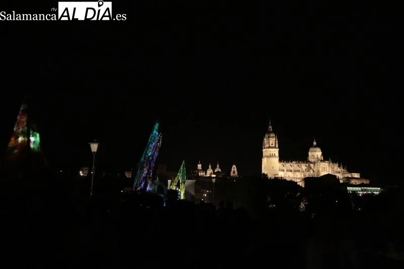 Espectáculo nocturno 'Navegando en barcos de fuego' 