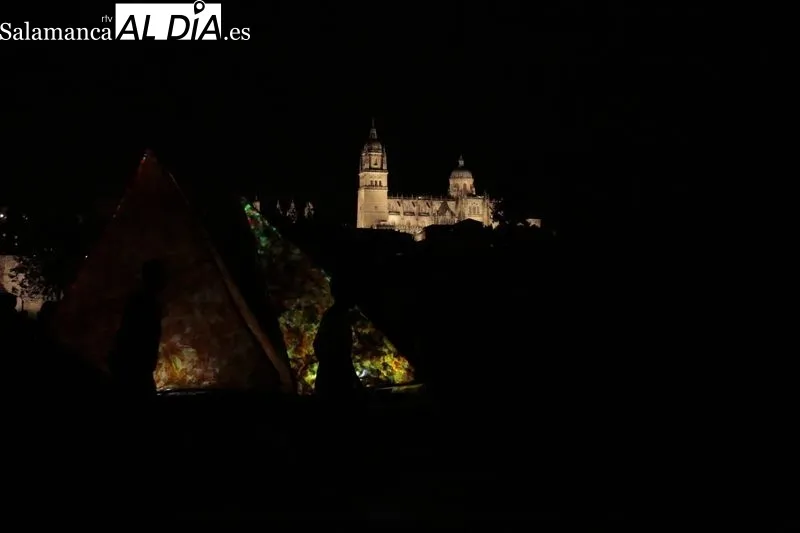 Espectáculo nocturno 'Navegando en barcos de fuego' 