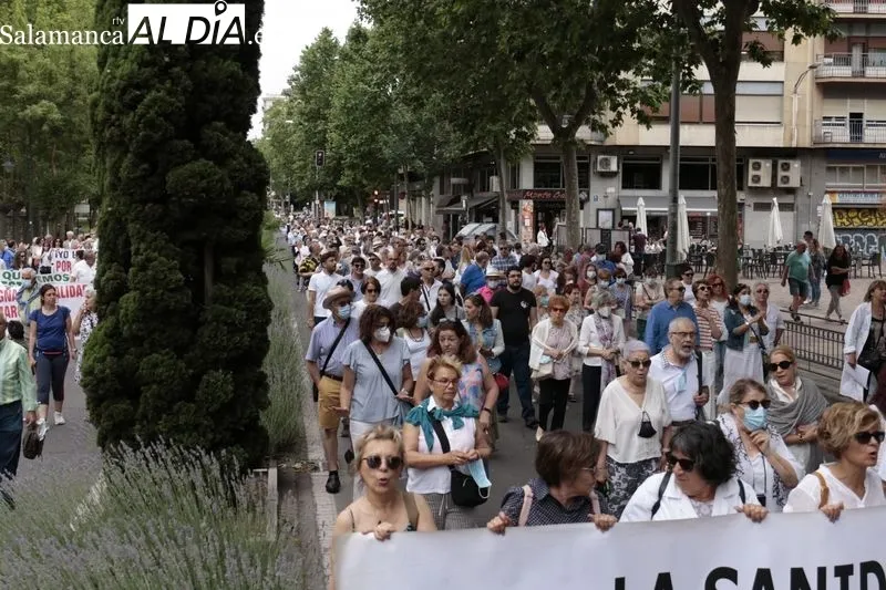 Imágenes de la manifestación convocada por la Plataforma de Salamanca para la Defensa de la Sanidad Pública