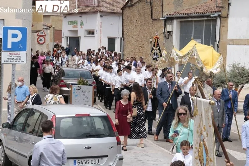 Misa y procesión del Corpus en Villares de la Reina
