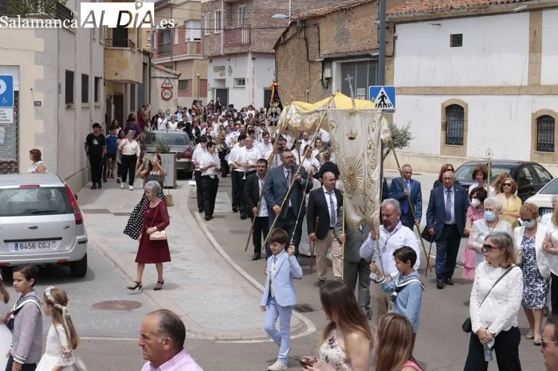 Misa y procesión del Corpus en Villares de la Reina