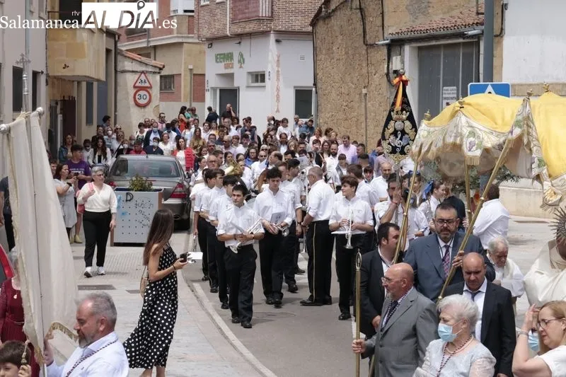 Misa y procesión del Corpus en Villares de la Reina