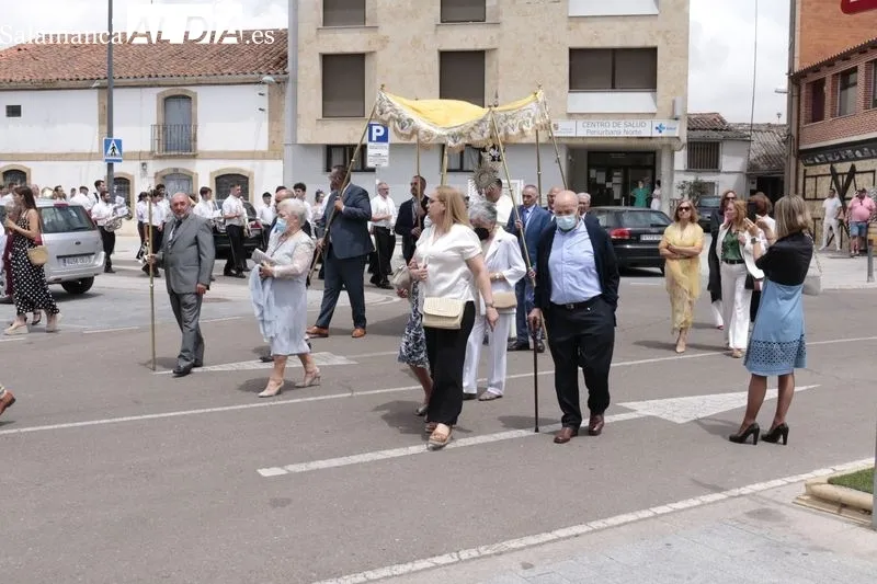 Misa y procesión del Corpus en Villares de la Reina