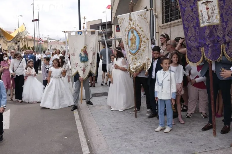 Misa y procesión del Corpus en Villares de la Reina