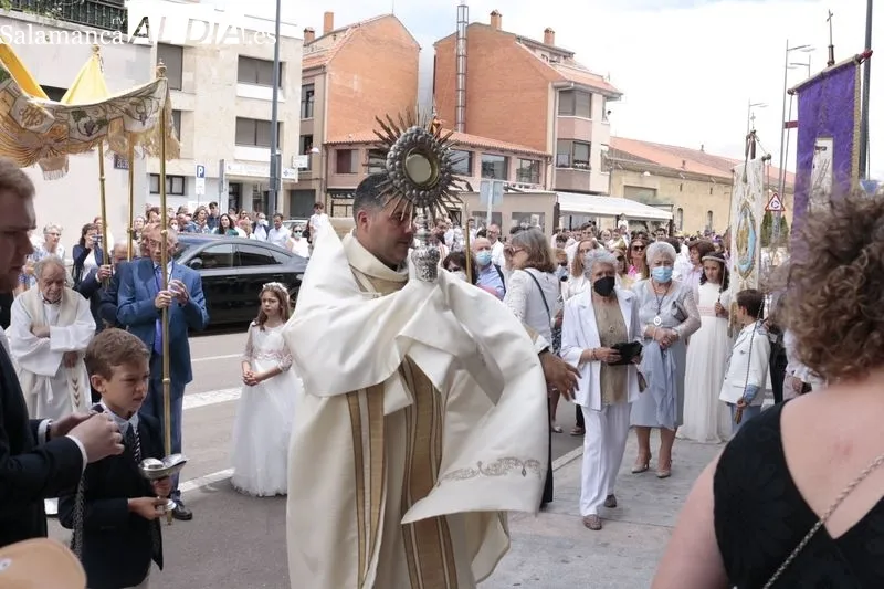 Misa y procesión del Corpus en Villares de la Reina