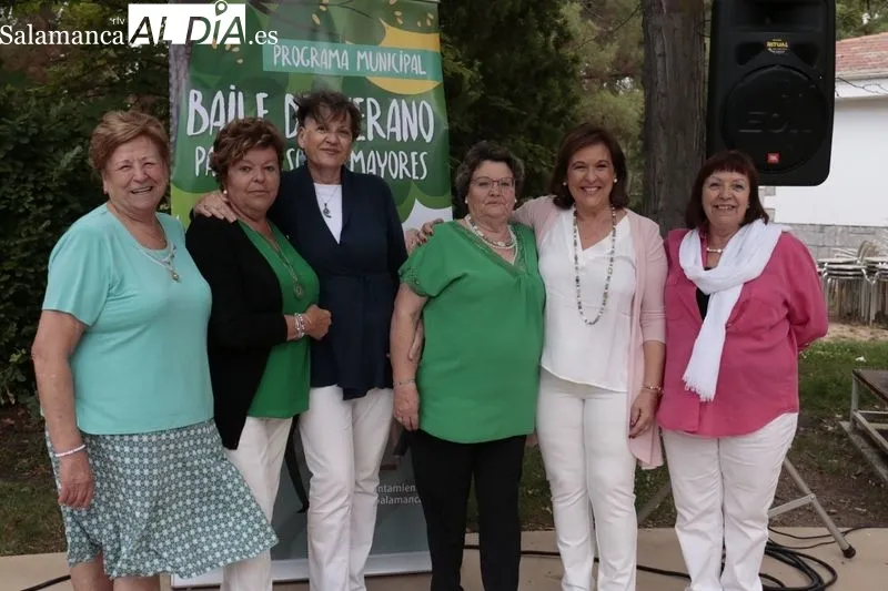 Inauguración de los bailes de verano para mayores