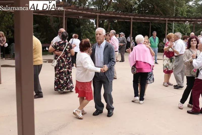 Inauguración de los bailes de verano para mayores