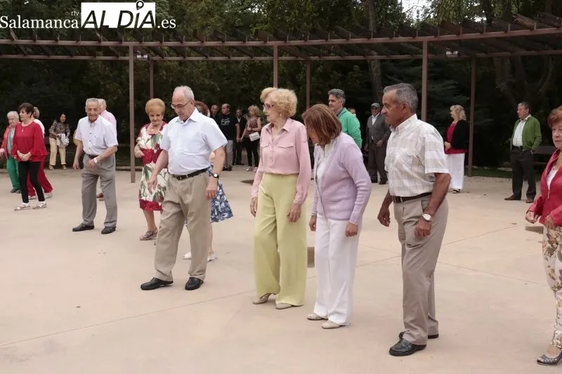 Inauguración de los bailes de verano para mayores