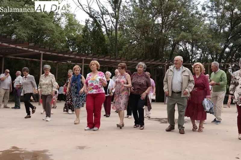 Inauguración de los bailes de verano para mayores
