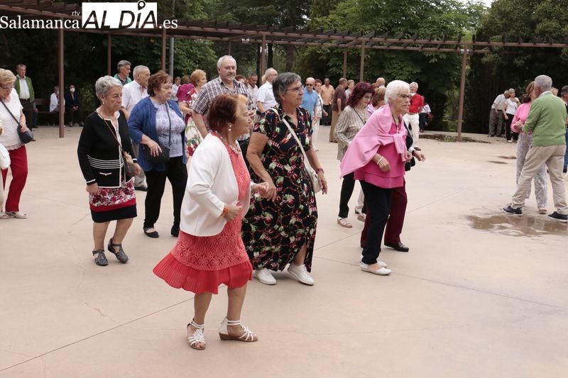 Inauguración de los bailes de verano para mayores