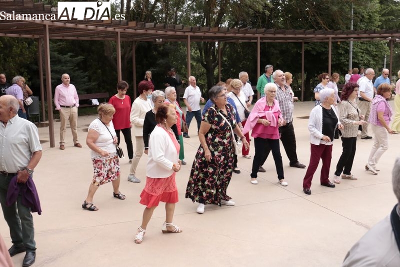 Inauguración de los bailes de verano para mayores
