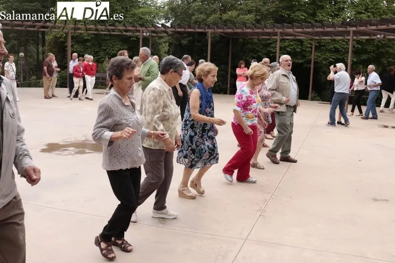 Inauguración de los bailes de verano para mayores