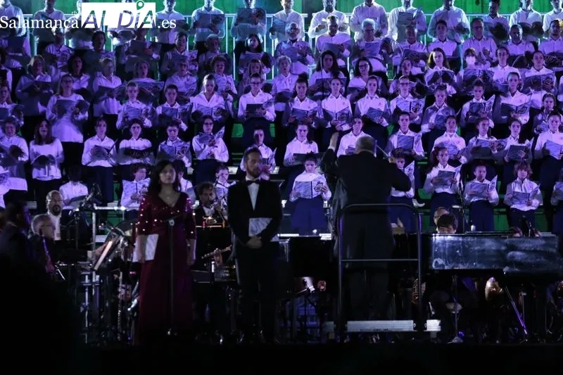 Espectacular recital esta noche en la Plaza Mayor de Salamanca