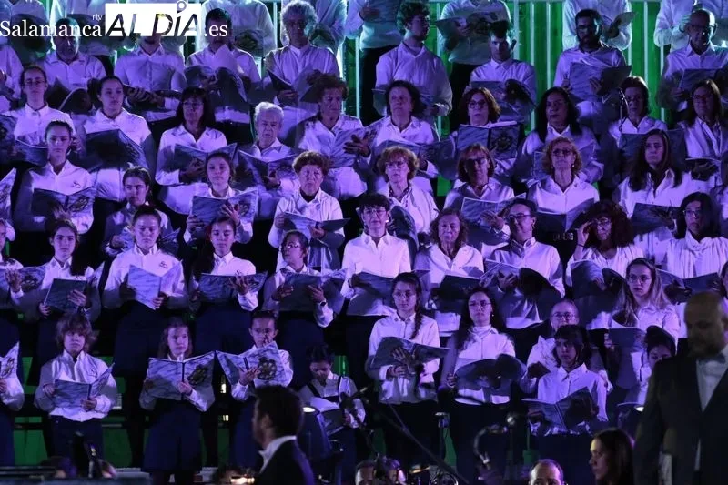 Espectacular recital esta noche en la Plaza Mayor de Salamanca