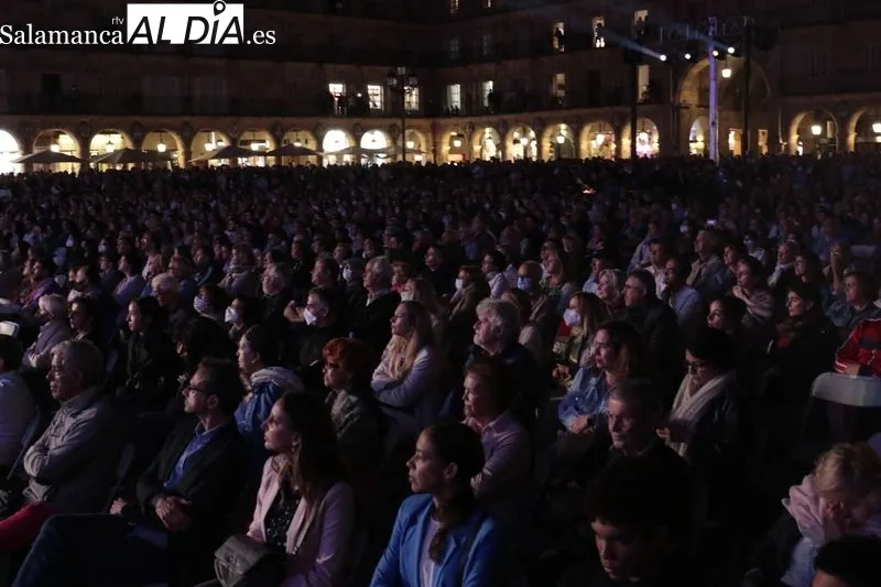 Espectacular recital esta noche en la Plaza Mayor de Salamanca