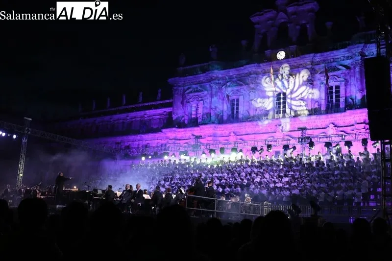 Espectacular recital esta noche en la Plaza Mayor de Salamanca