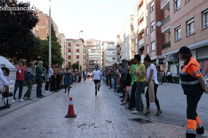 Carrera de tacones en el Barrio de Oeste