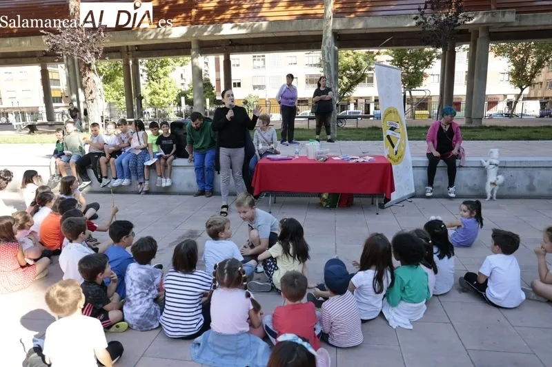 Cuentacuentos en la plaza de Barcelona