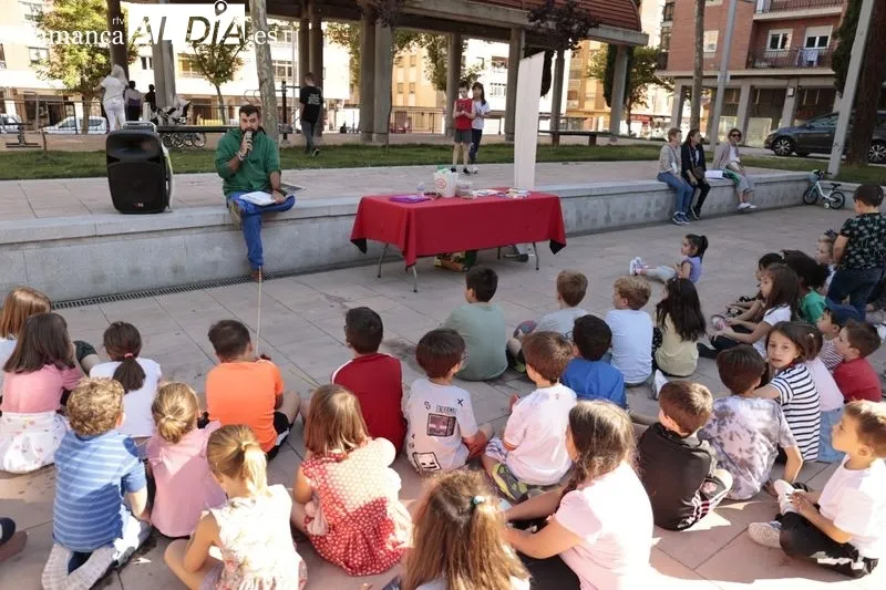 Cuentacuentos en la plaza de Barcelona