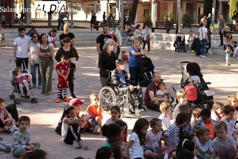 Cuentacuentos en la plaza de Barcelona