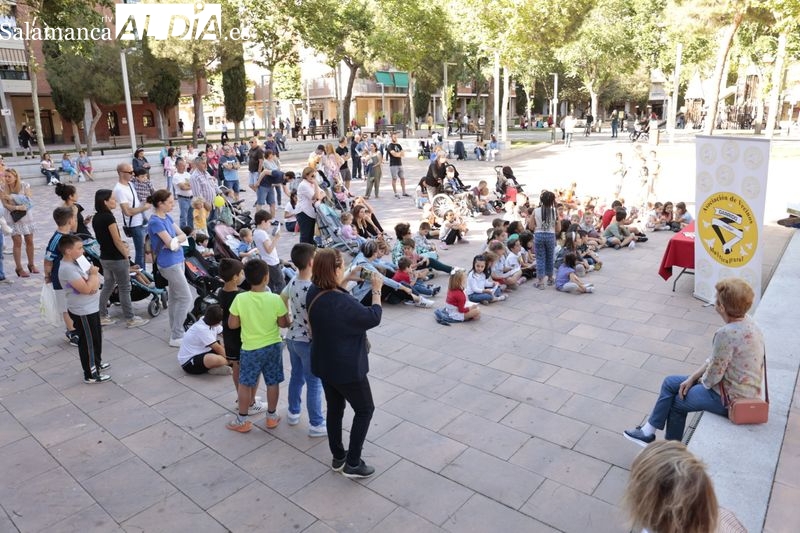 Cuentacuentos en la plaza de Barcelona