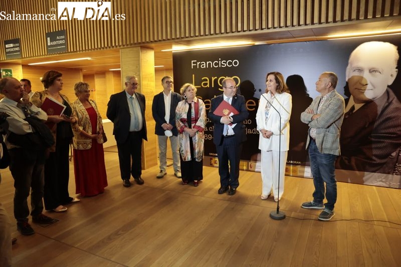 Visita a la exposición dedicada a Largo Caballero en el Centro Documental de la Memoria Histórica