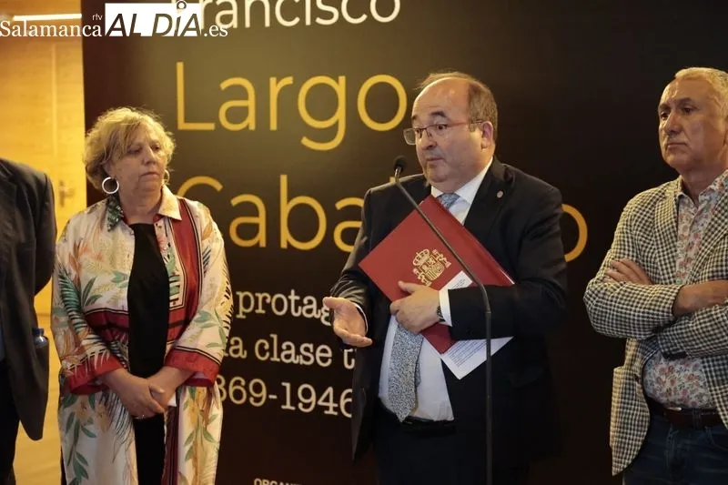 Visita a la exposición dedicada a Largo Caballero en el Centro Documental de la Memoria Histórica