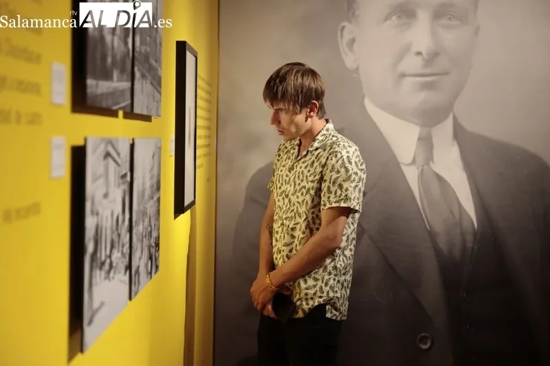 Visita a la exposición dedicada a Largo Caballero en el Centro Documental de la Memoria Histórica