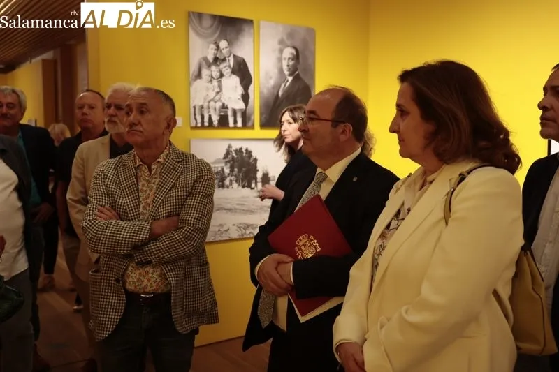 Visita a la exposición dedicada a Largo Caballero en el Centro Documental de la Memoria Histórica
