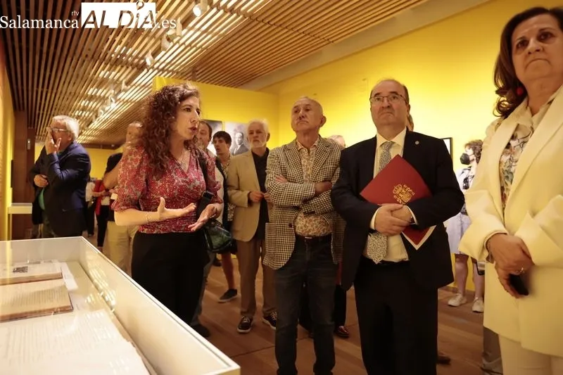 Visita a la exposición dedicada a Largo Caballero en el Centro Documental de la Memoria Histórica