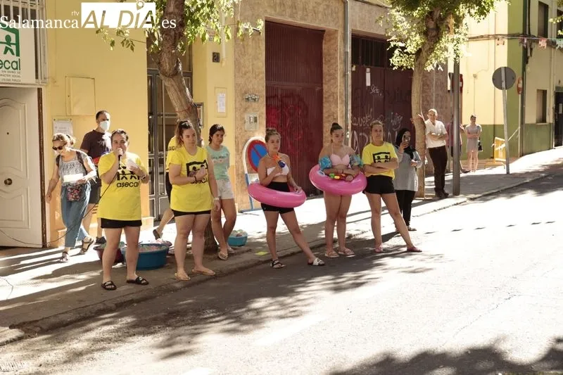 Fiesta del agua en el barrio Vidal con Asecal 