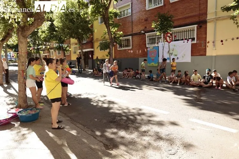 Fiesta del agua en el barrio Vidal con Asecal 
