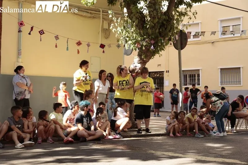 Fiesta del agua en el barrio Vidal con Asecal 
