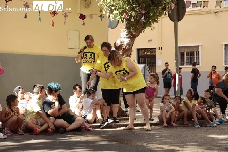 Fiesta del agua en el barrio Vidal con Asecal 