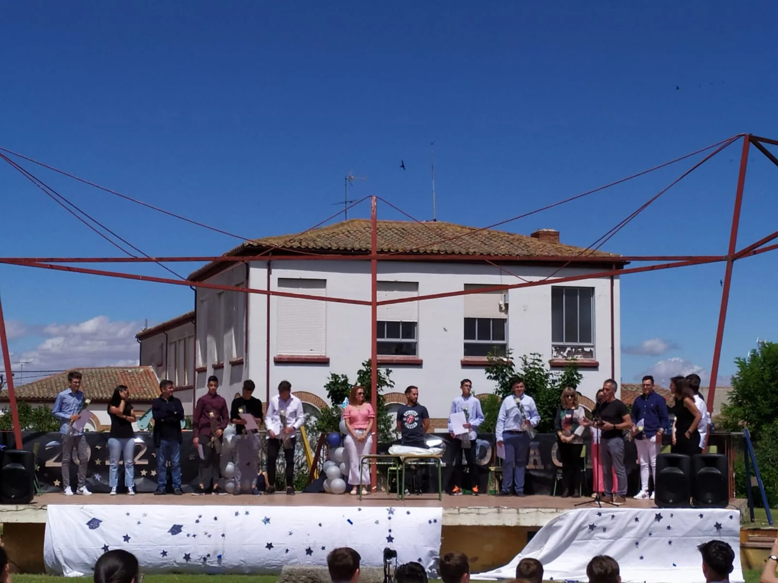 El parque municipal de Macotera acogía la graduación de los alumnos del CEO Miguel Delibes 
