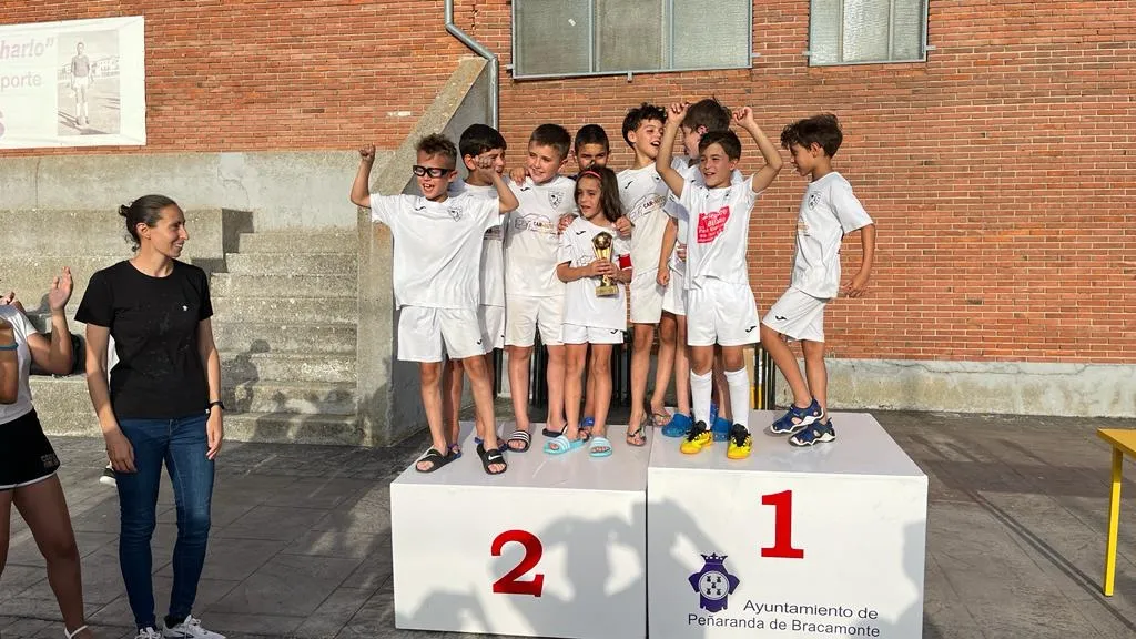 Foto 5 - Una decena de equipos participan en la esperada vuelta del Torneo F&uacute;tbol 7 al Luis Garc&iacute;a