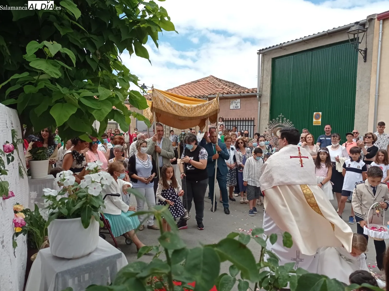 Foto 2 - Cantalpino vuelve a vivir en sus calles la tradicional procesi&oacute;n del Corpus