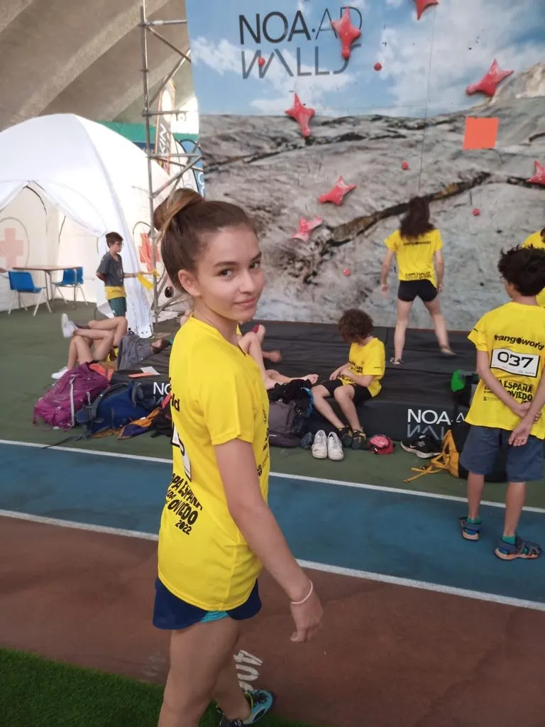 Las dos integrantes del club Salandar obtenían buenos resultados en las pruebas de marcha nordica y la copa de España de escalada en bloque