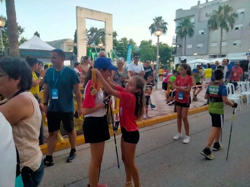 Las dos integrantes del club Salandar obtenían buenos resultados en las pruebas de marcha nordica y la copa de España de escalada en bloque