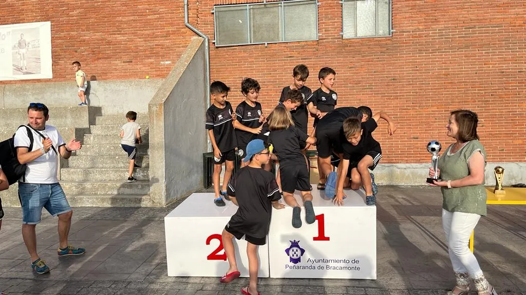 Foto 3 - Una decena de equipos participan en la esperada vuelta del Torneo F&uacute;tbol 7 al Luis Garc&iacute;a