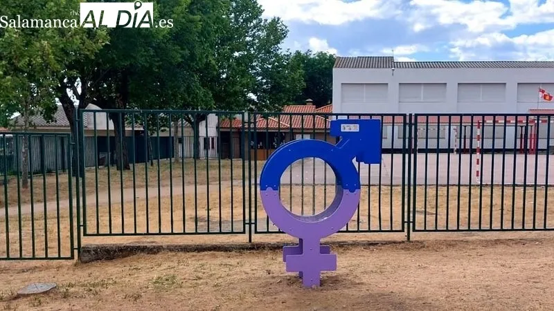 El nuevo contenedor se ha instalado en la zona de acceso a los centros escolares