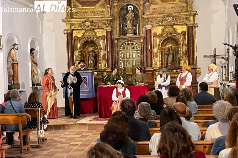 El grupo teatral Lazarillo de Tormes representaba en la Ermita de San Luis ‘Buscando a Nebrija’